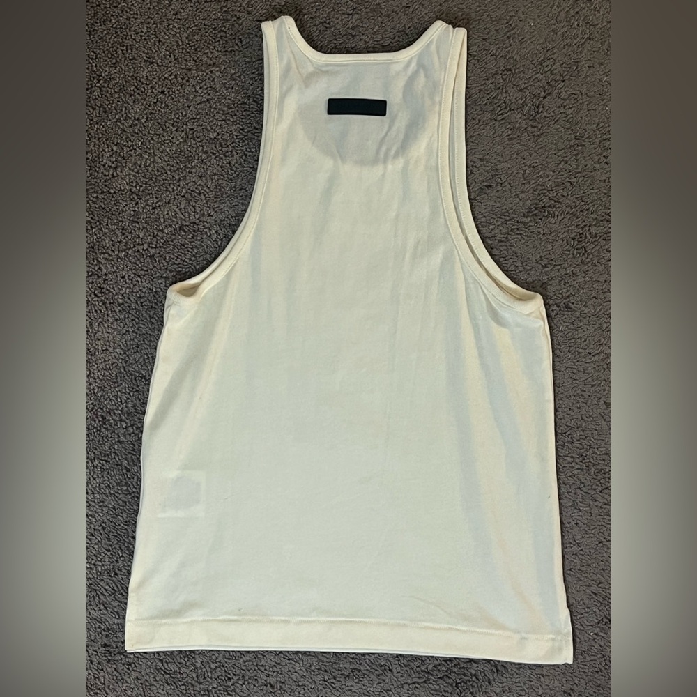 Essential Tank Top - Picture 3 of 4